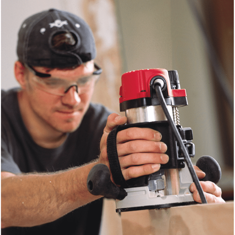 Ruteadora Milwaukee 1.320W 5615-21 accion