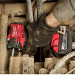 Llave de Impacto Inalambrica Milwaukee Fuel 1:2 M18 2855-22 accion